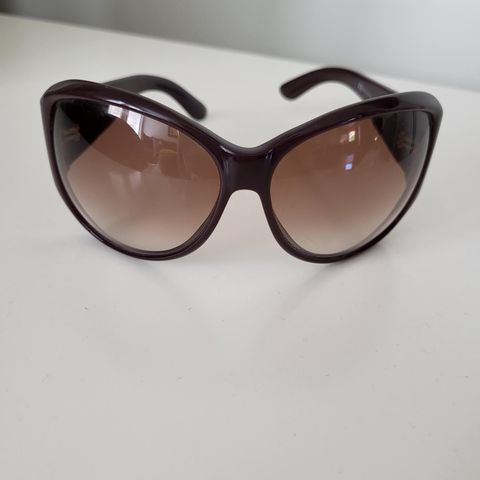 Ysl (yves Saint Laurent) solbriller selges super billig