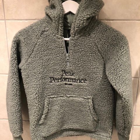 Peak Performance fleece genser i str 140 - 10år.  800kr.