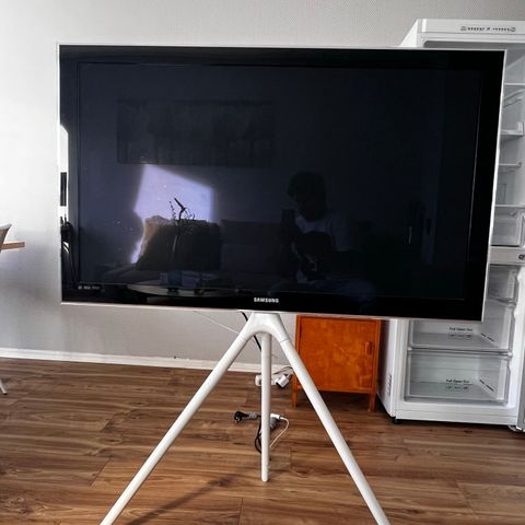 Samsung 50" plasma TV with 360 swivel stand