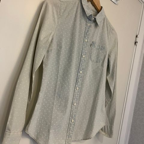 Ny Levis denimskjorte med dots - Nypris 900kr