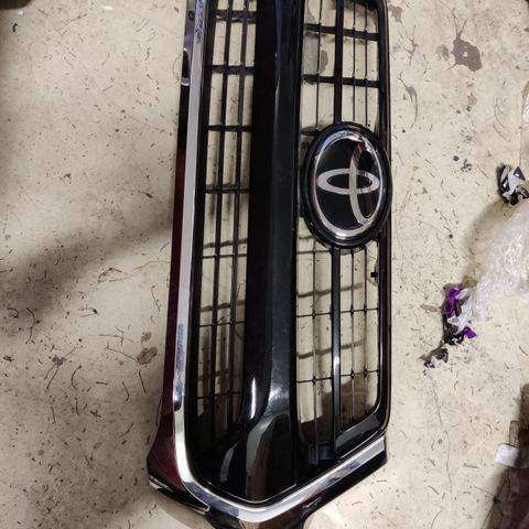 Toyota Hilux grill