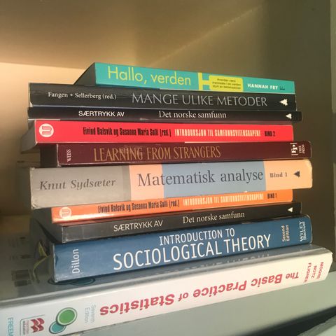 Lærebøker til sosiologi, økonomi og samfunnsgeografi