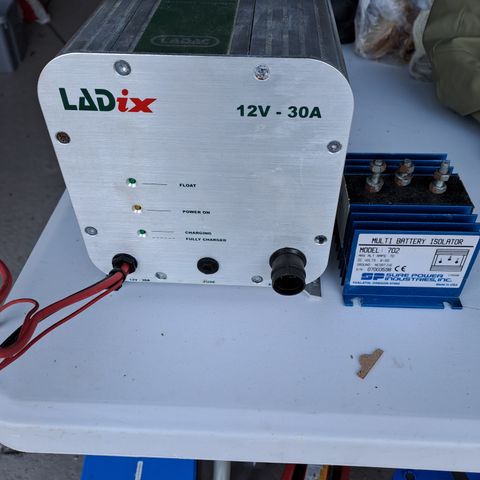 Ladix ( Defa ) 30 Ampere lader + Skille rele