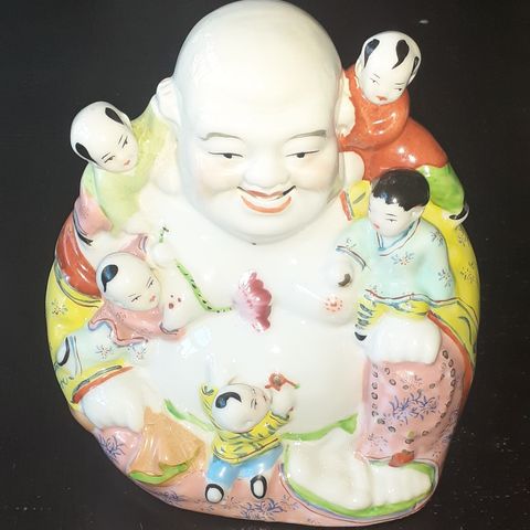 Kinesisk figur - "Laughing Buddha" - i porselen