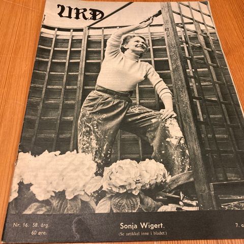 URD Nr. 16 - 1954 - FORSIDE : SONJA WIGERT, ARTIKKEL MED 6 BILDER I BLADET