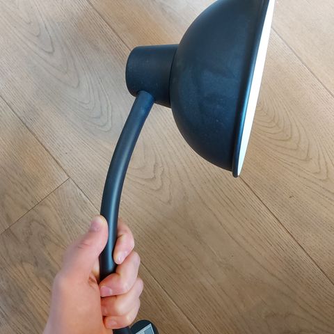 Pent brukt IKEA-lampe med klypefeste