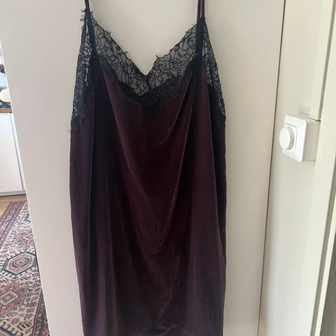 Ubrukt slip on dress i fløyel fra Day Birger et Mikkelsen str 44