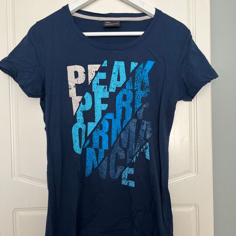 T-skjorte fra Peak Performance, str M
