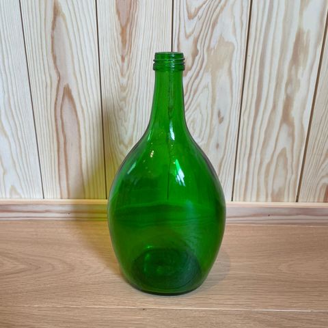 grønn glassflaske