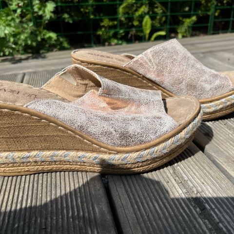 Pene glitrende kilehæl sandaler