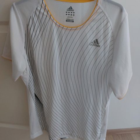 NY : ADIDAS TRENINGS  T-SHIRT.  L.   Pustende.