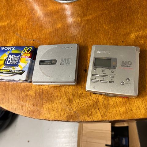 2 stk Sony Minidisk og en tom disk