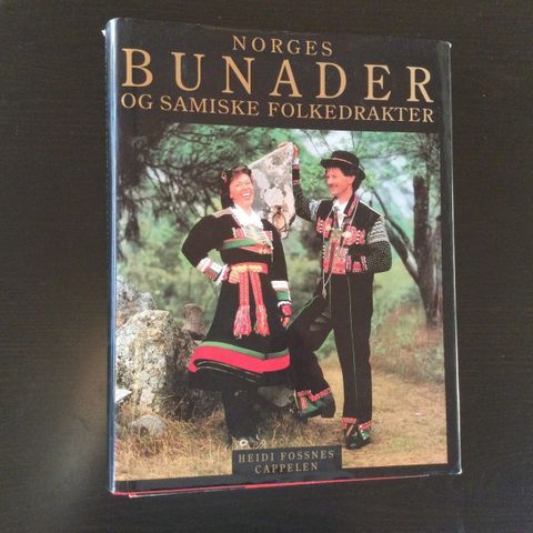 Stor bok Norges bunader og samiske folkedrakter. Se alle bilder