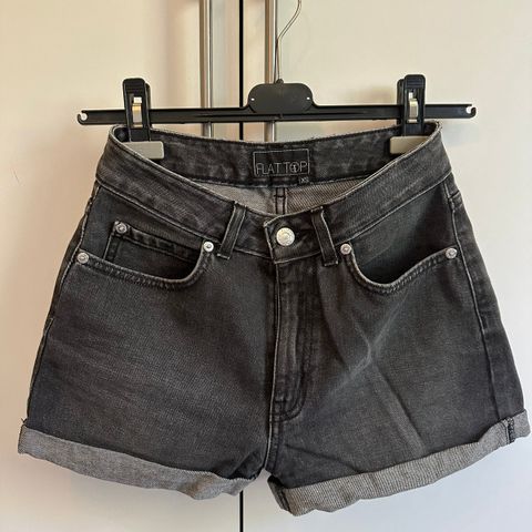 Svart shorts