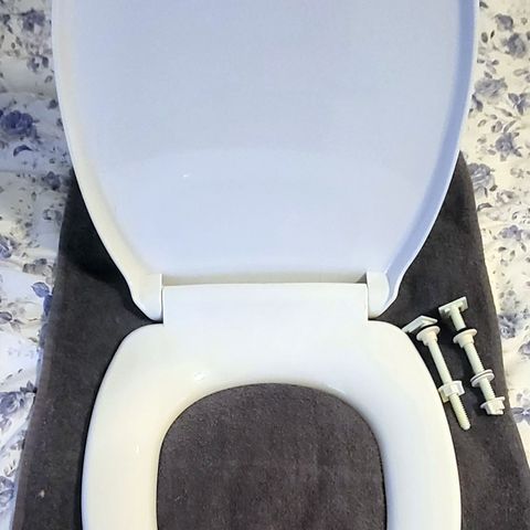 Universalt toalettsete