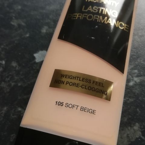 Max factor lasting performance foundation