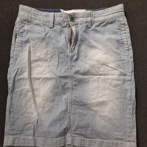 Tommy Hilfiger skjørt str. 6 / XS