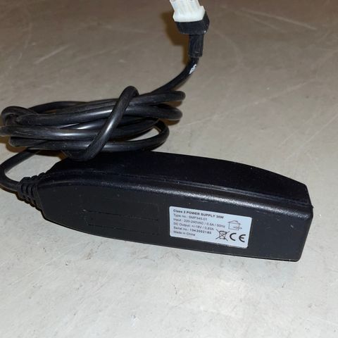 strømadapter 18V 0.83A