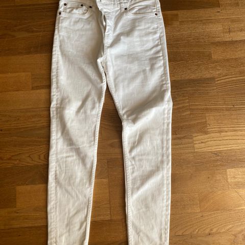 Hvite smale jeans med mye stretch fra Zara passer str 36