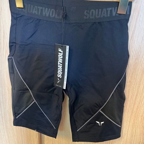 Helt ny og ubrukt Squatwolf compression shorts herre.