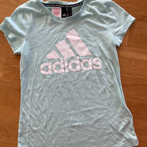 Adidas t skjorte 13-14 år str. 164