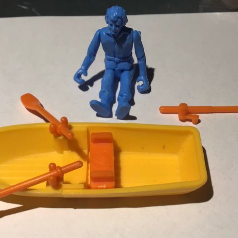 Kinderegg figurer - Fisker med båt fra 1984 meget sjelden