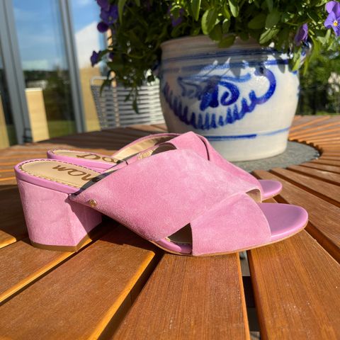 Lekre rosa sandaler/sommersko i semsket skinn