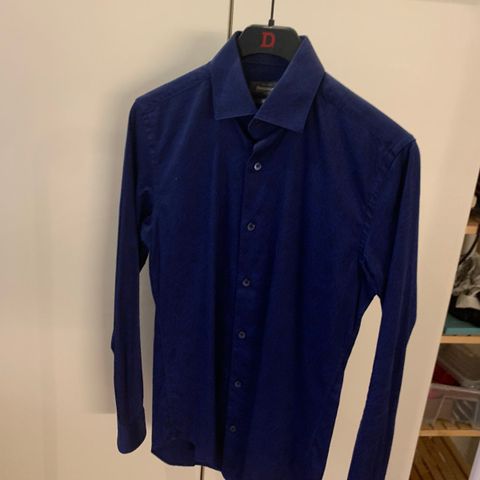Mørkeblå mønstret dresskjorte, stretch. Dressmann. (S slim)