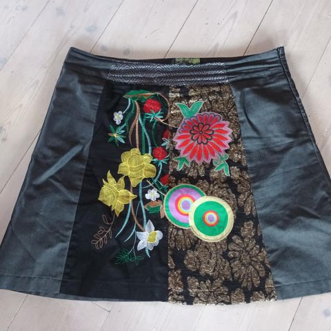 Desigual skjørt