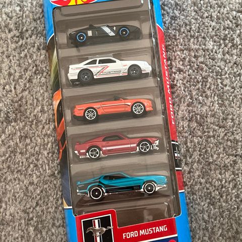 Hot Wheels 5 pack Ford Mustang