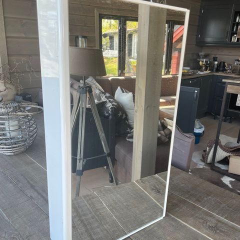 Klassisk baderom overskap med speil