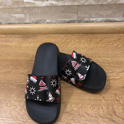 1 par ubrukte slippers i str 32+ 1 par i str 31