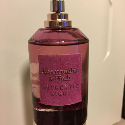Abercrombie & Fitch.  AUTHENTIC NIGHT.  100 ml.  Full.  Parfyme, Edp.