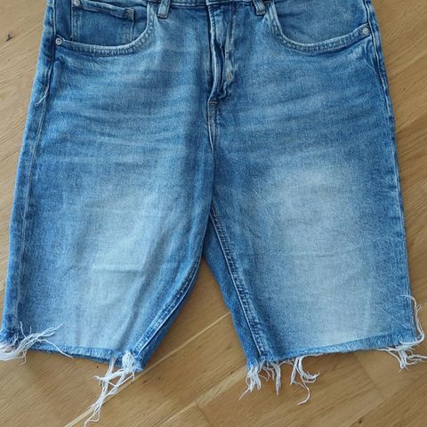 Shorts, str 152, 40 kr