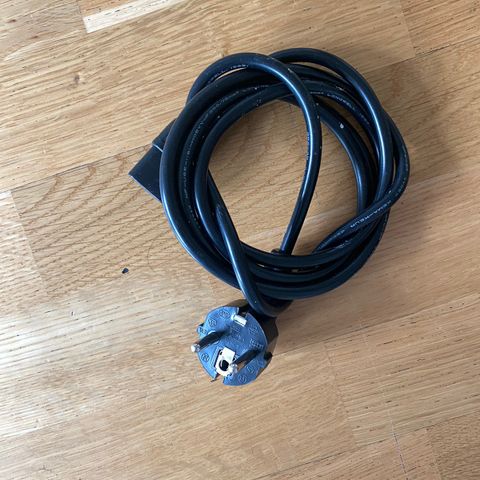 Fra 20kr,- per stk MASSE ledninger RGB scart coax  ethernet disc