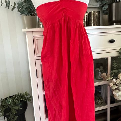Rød kul kjole