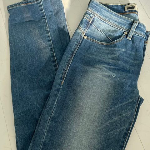 Levis str24