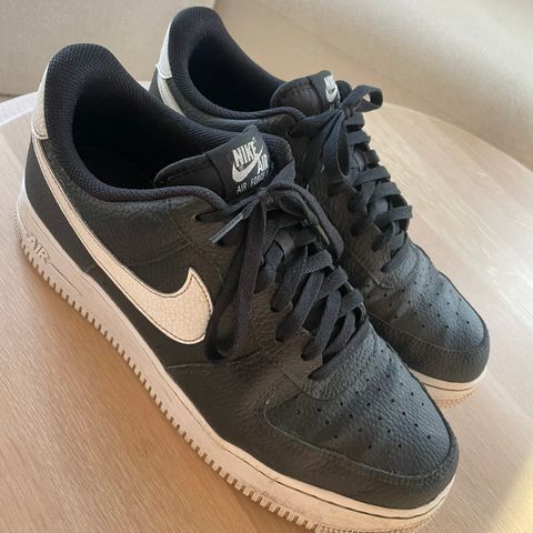 NIKE AIR FORCE 1