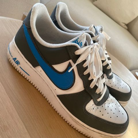 NIKE AIR FORCE 1