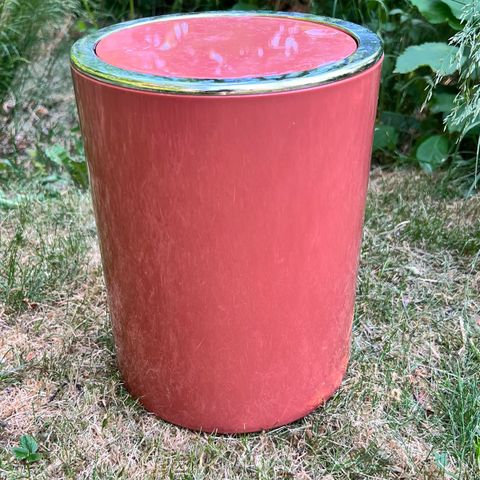 Søppelspann med vippelokk, 5,5 liter (Ø 19 cm, Høyde 24 cm)