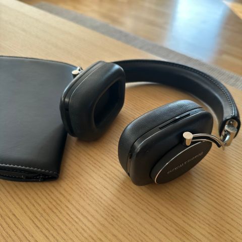 Bowers & Wilkins P7 wireless