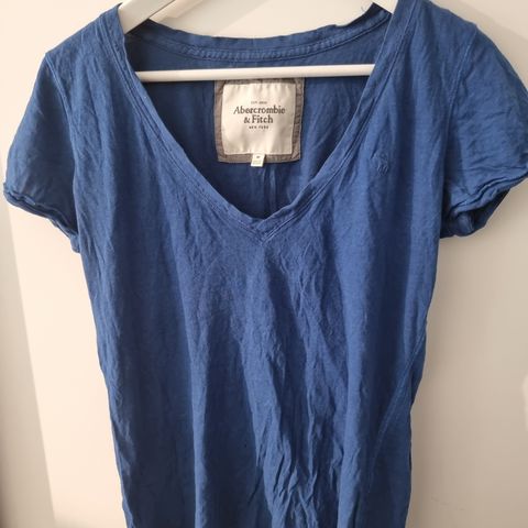 Abercrombie and Fitch T-skjorter str. Medium