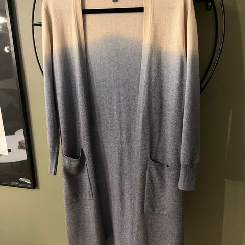 Lea long cardigan fra Riccovero selges. Str. S (og M?)