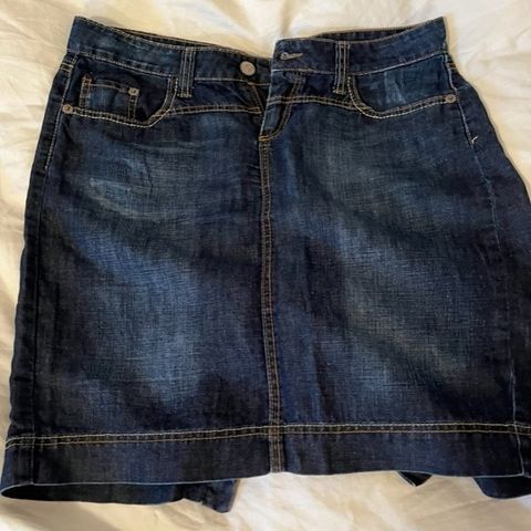 Massimo Dutti, flott skjørt i jeans, str. 44 (34 tommer)