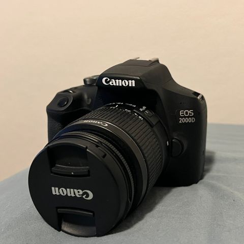 Canon 2000D + objektiv 18-55 mm