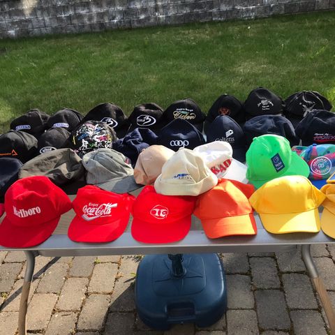 Sommerparty- med caps/ solskjerm/ hatt:-)