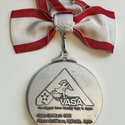 Stor fin og gedigen medalje 60mm fra VASA langrenn i Asahikawa Japan 1982