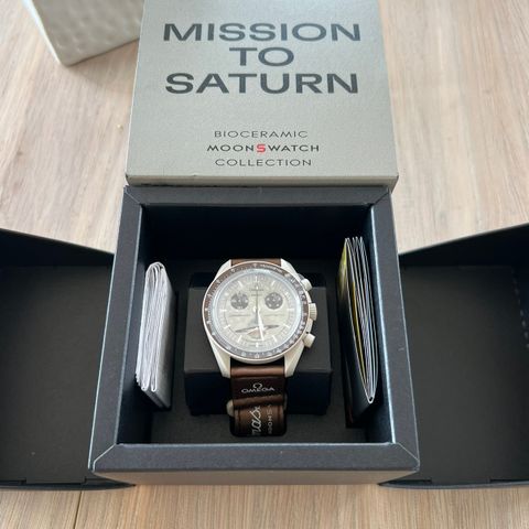 Swatch X Omega "Mission to Saturn" selges!