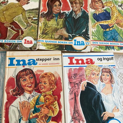 Ina innepike.  Ina i ilden.  Ina stepper inn.  Annik Saxegaard