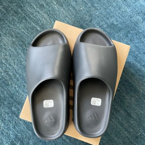 Yeezy slide Onyx Strl 44 1/2